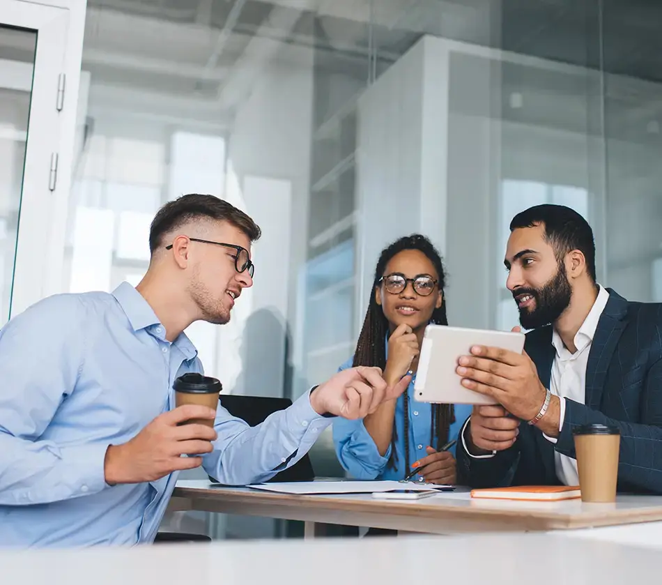 Office workers discussing SAP Business AI